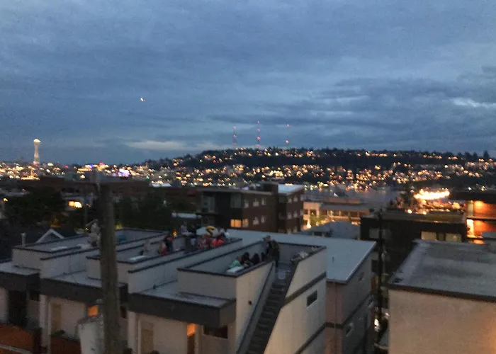 Seattle Urban Village- Unit B- Lago Vista- Lake Union- Sleeps 6