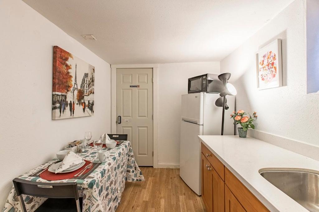 Apartment Urban Village- Unit B- Vista- Union- Sleeps 6 *